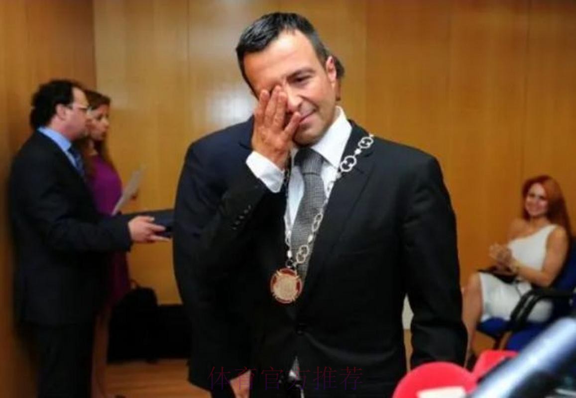 与经纪人门德斯接触时 罗马被推荐了伊斯科